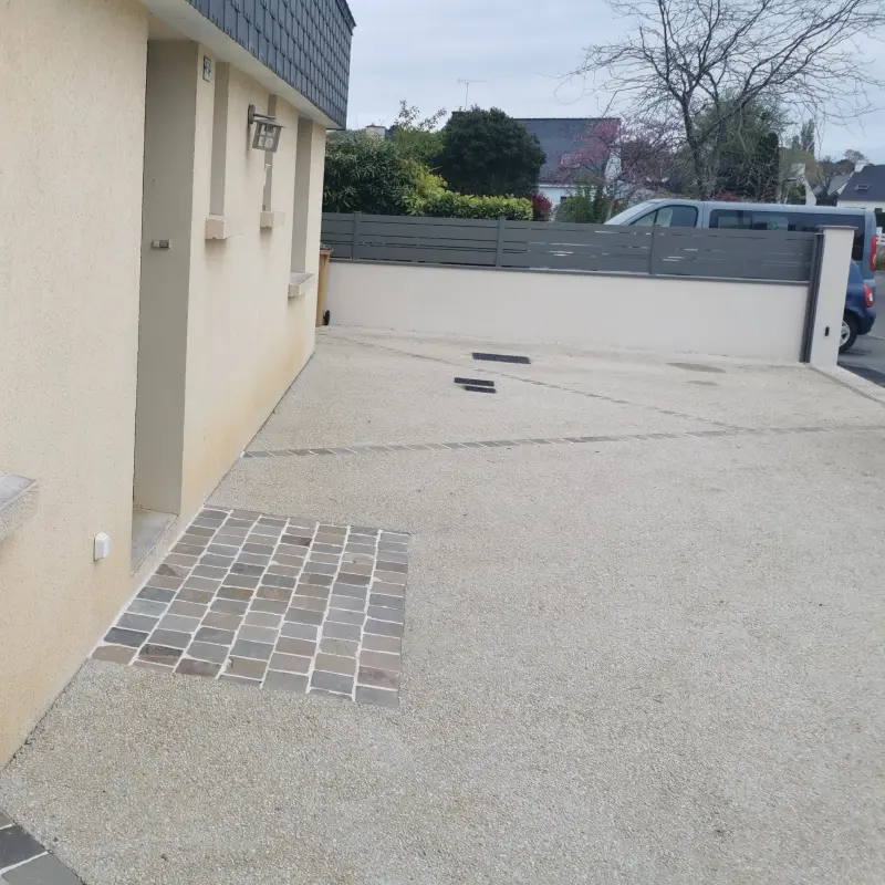 Texture d'un béton désactivé pour cour carrossable.